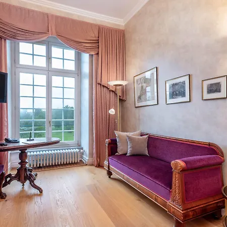 Schloss Wilkinghege 4*