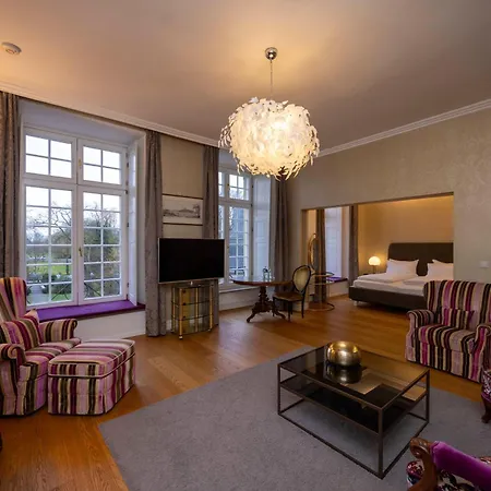 Schloss Wilkinghege Otel 4*